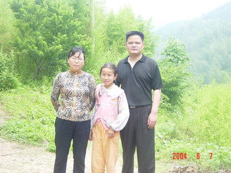 a photo of ShuangyueXu with her teacher and principle