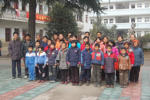 Jining Hu and the students